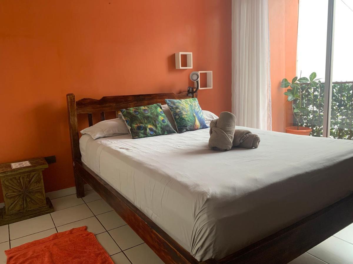 Casa De Lis Hotel & Tourist Info Centre Turrialba Kültér fotó