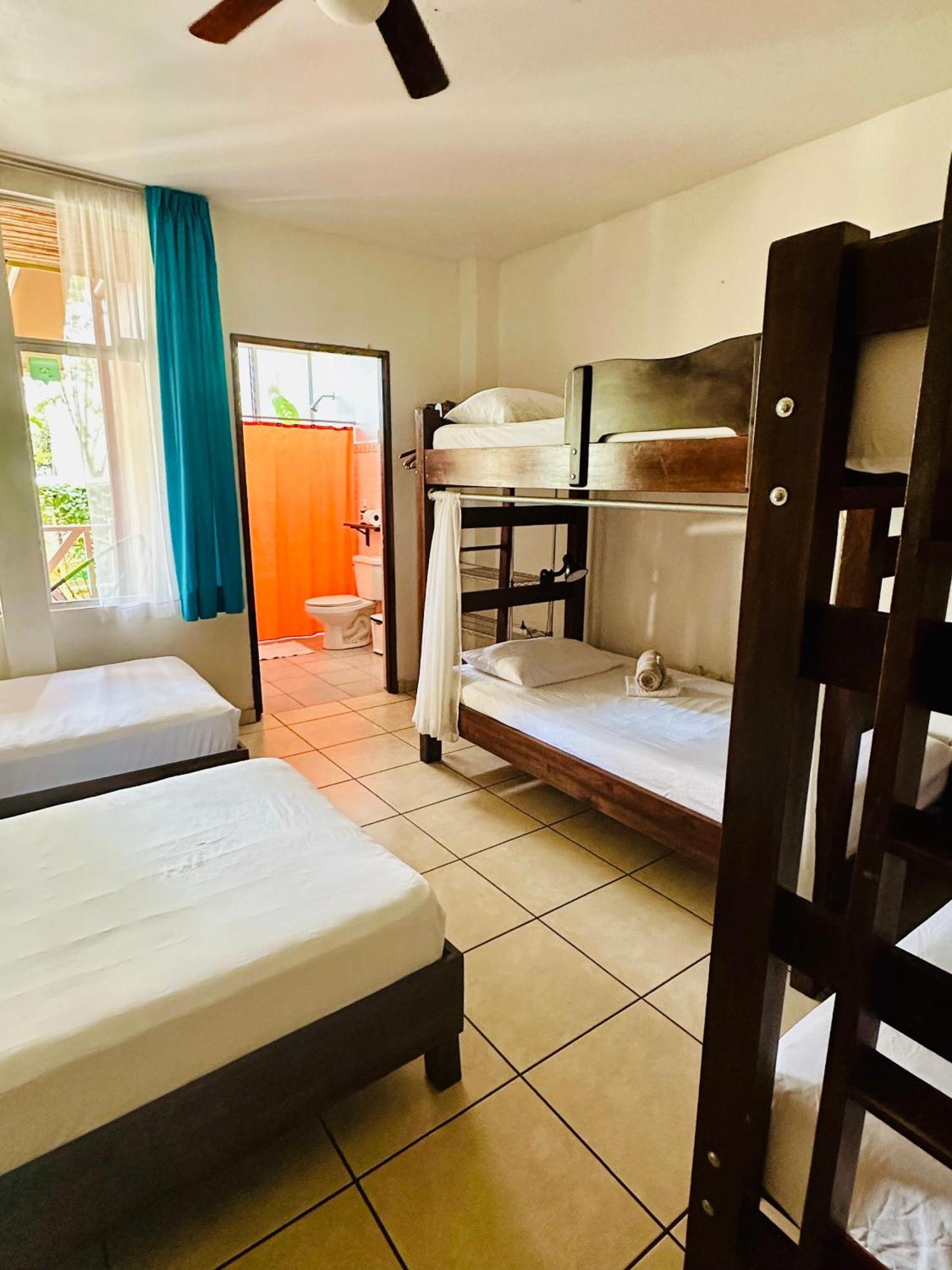 Casa De Lis Hotel & Tourist Info Centre Turrialba Kültér fotó